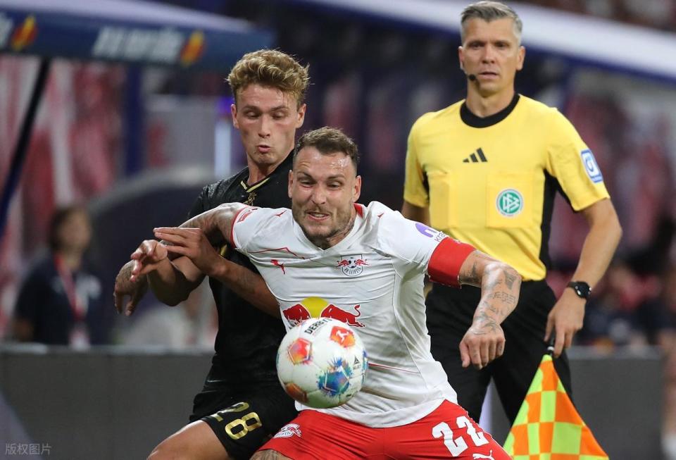 间莱比锡队, 区左侧劲射 间莱比锡队, 区左侧劲射