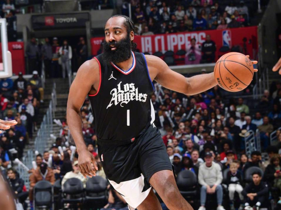 季场均三双, 亿美元