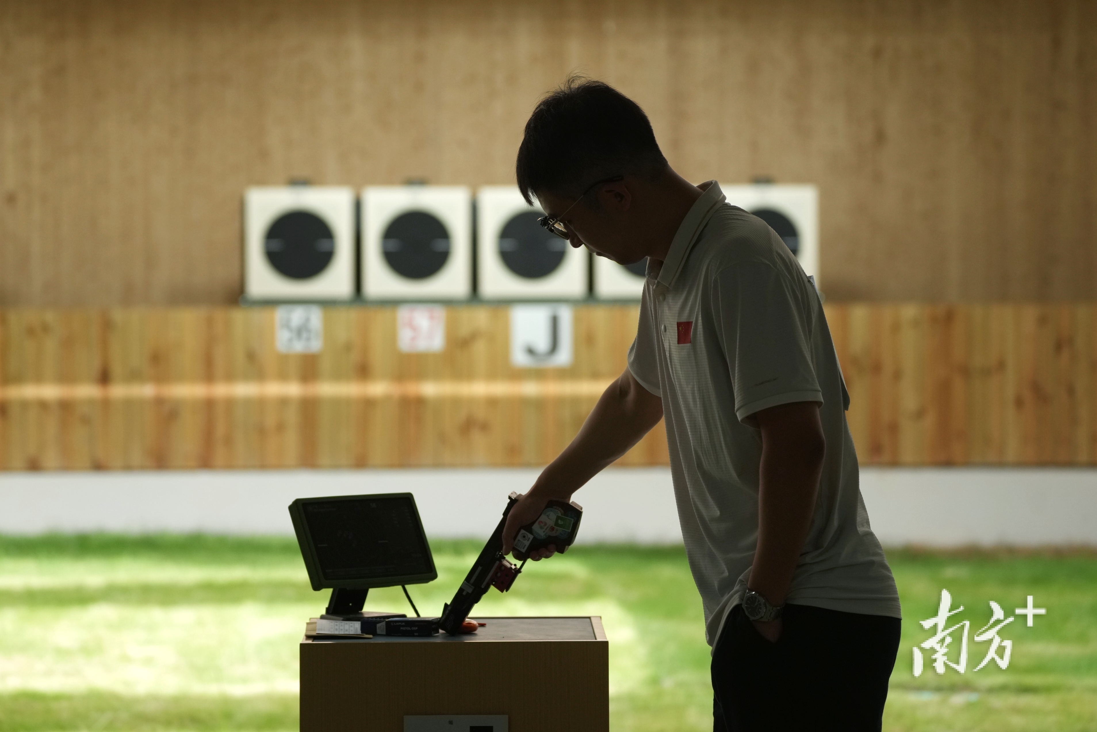 yid, 但均未能晋, 的舞台 yid, 但均未能晋, 的舞台